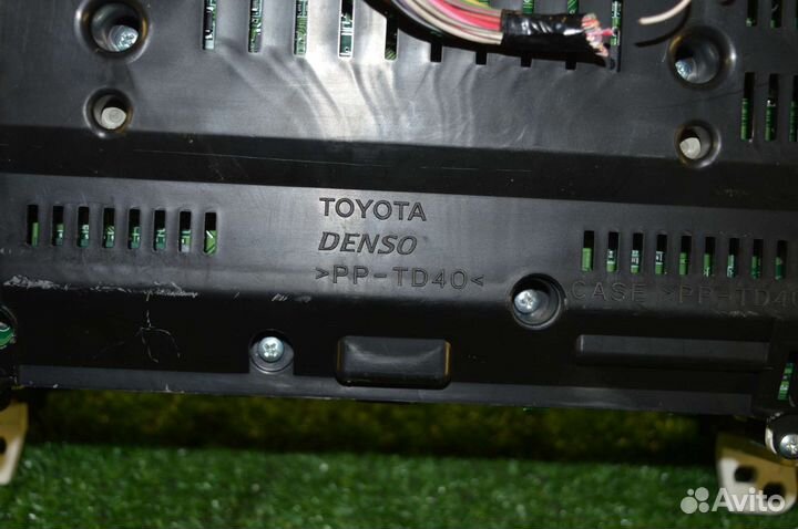 Панель приборов Toyota Avensis t250