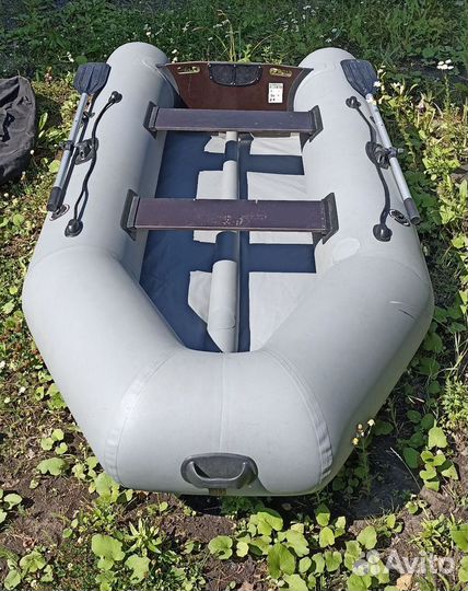 Лодка Skiff 290 килевая