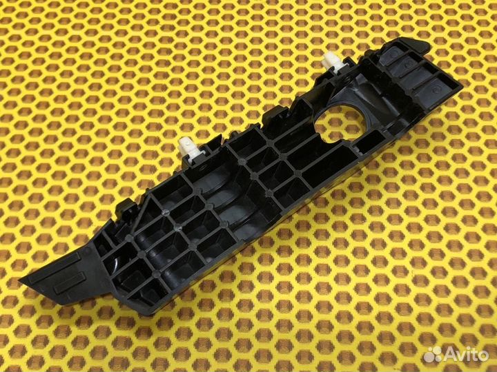 Кронштейн бампера передний правый Hyundai I30 PD