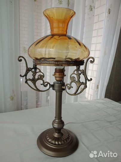 Лампа настольная