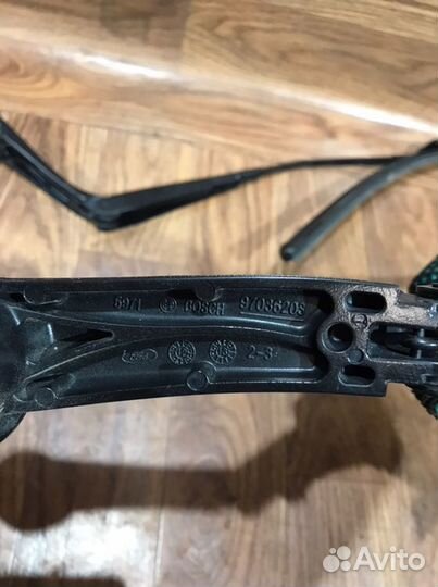 Поводок дворника левый Ford Focus CB8 pnda 2014