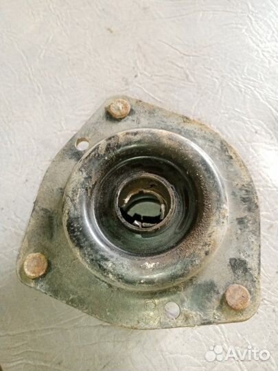 Опора амортизатора Dodge Caravan grand 3.3 1997
