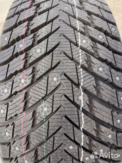 Zmax Winternova Stud II 295/40 R21 96U
