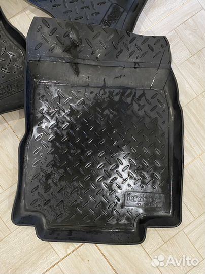 Резиновые коврики в салон