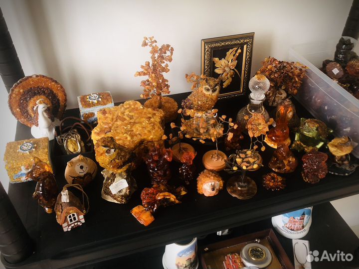 Янтарные изделия, картины, статуэтки, украшения