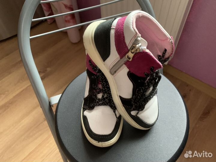 Кроссовки для девочки