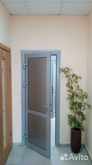 Дверь алюминиевая со стеклом