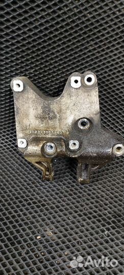 Кронштейн компрессора кондиционера Приора