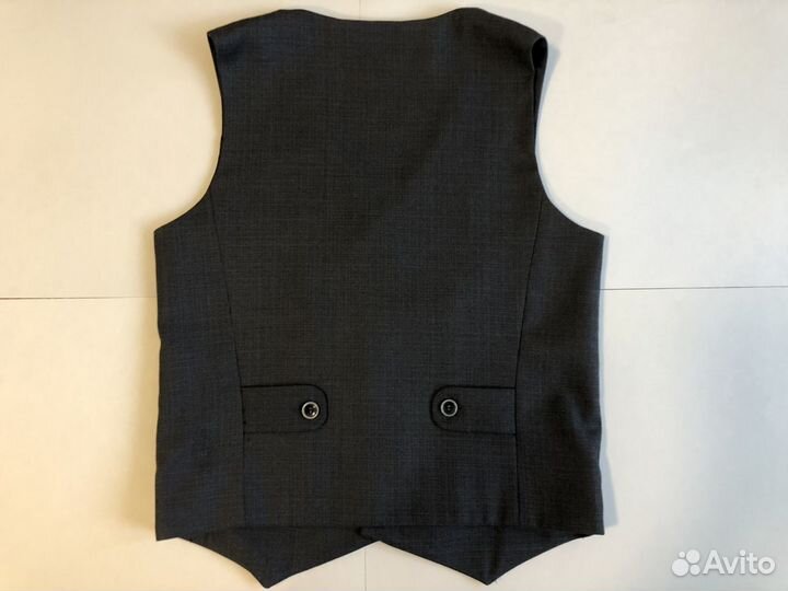 Жилетка школьная для мальчика р152(новая)