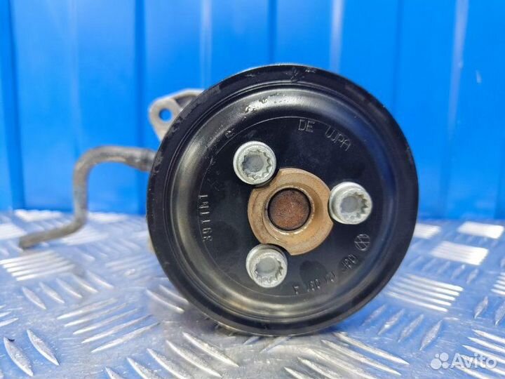 Помпа водяная Volkswagen Golf MK6 1.2 CBZ 2012