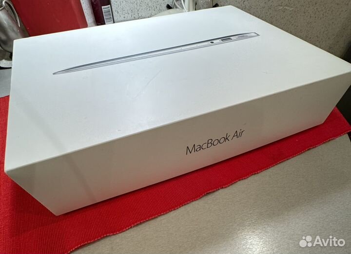 Упаковка от Mac и iPhone 12 Proи 15pro