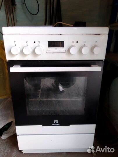 Индукционная плита Electrolux,4 конфорки