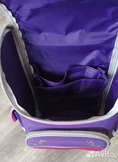 Школьные рюкзаки и зонт