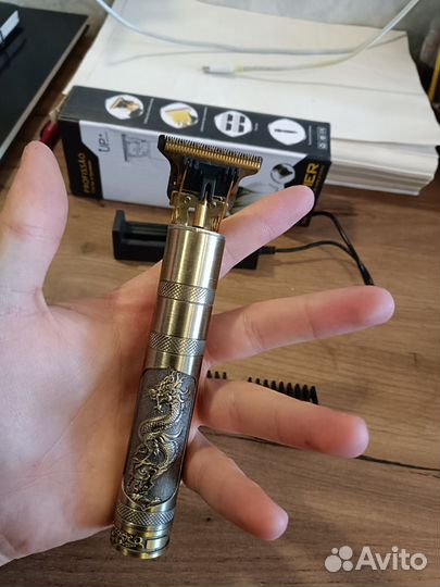 Триммер для усов и бороды