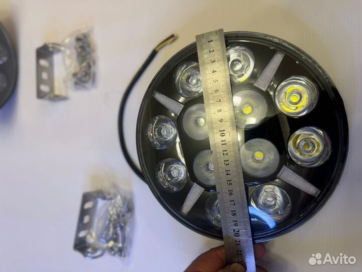 Круглая светодиодная фара на автомобиль