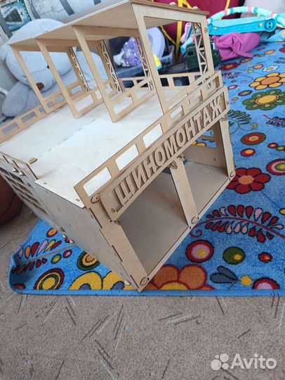 Деревянная парковка для машинок