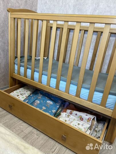 Детская кроватка с матрасом