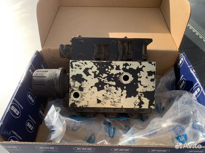 Блок управления пневмоподвеской Вольво fh12