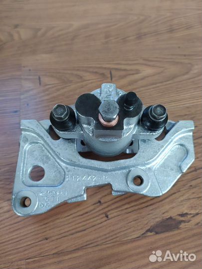 Суппорт задний правый Крайслер Пацифика