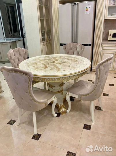 Кухонный стол и стулья комплект