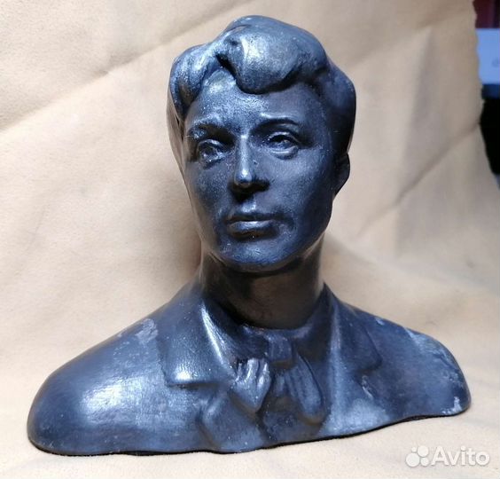 Бюст Есенина