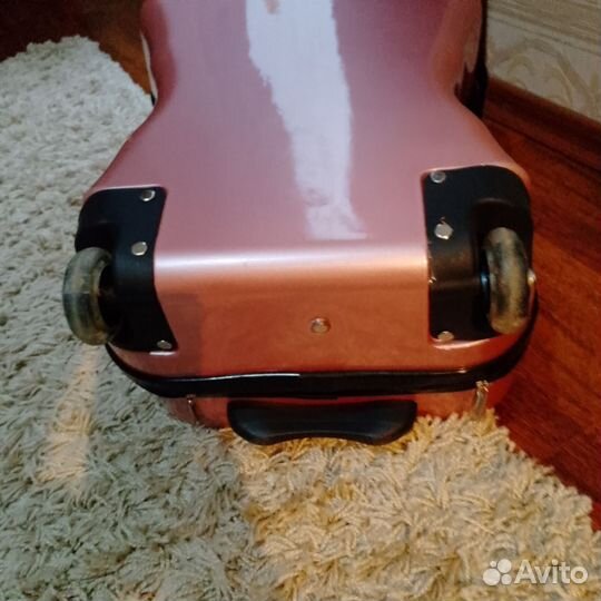 Детский чемодан на колесиках