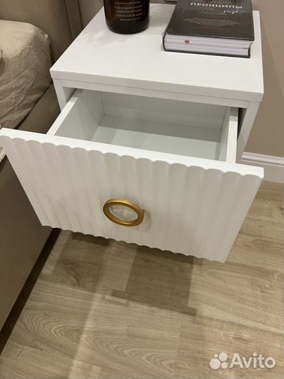 Тумба белая прикроватная
