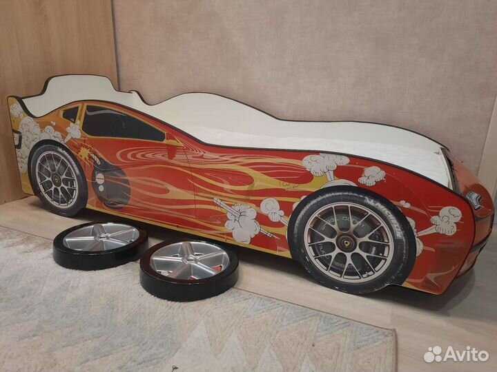 Детская кровать машинка с матрасом