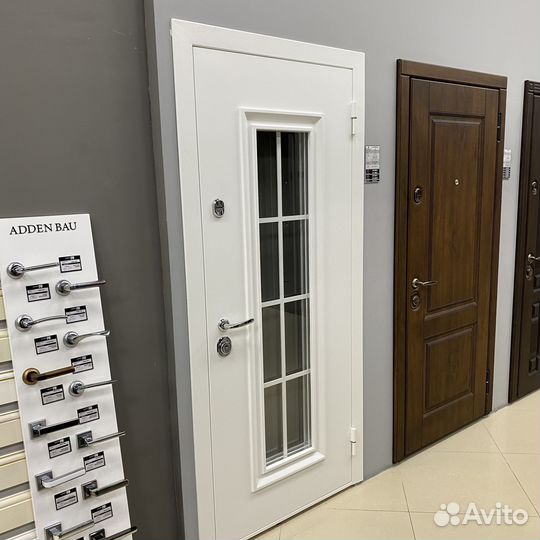 Дверь входная металлическая белая