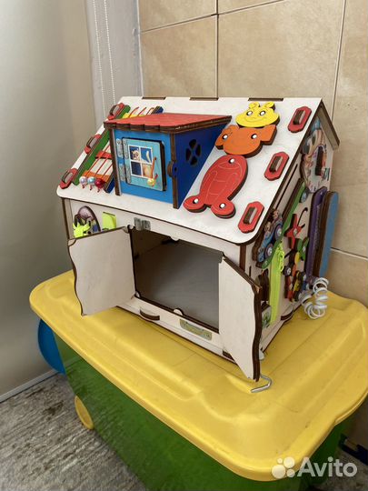 Бизиборд домик