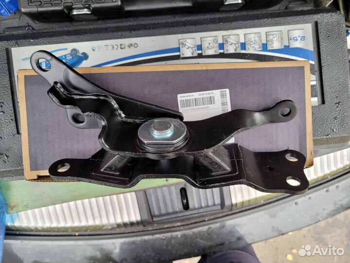 Опора вариатора левая Nissan