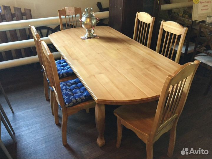 Стол и стулья