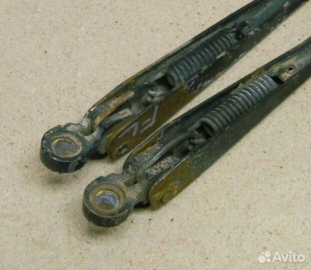 Поводок дворников VW Golf 2