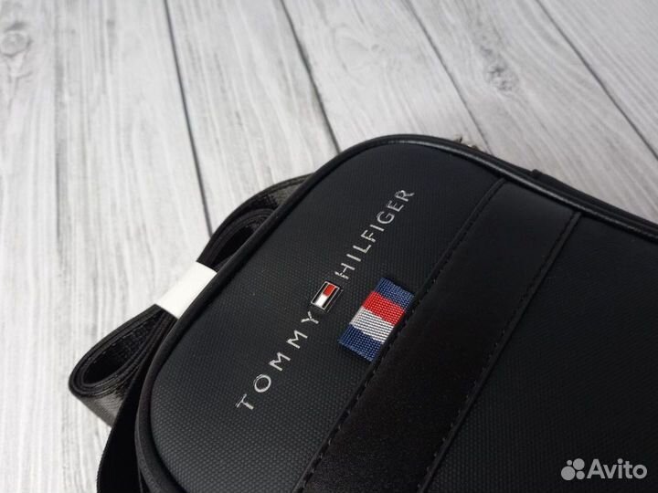 Сумка Tommy Hilfiger через плечо