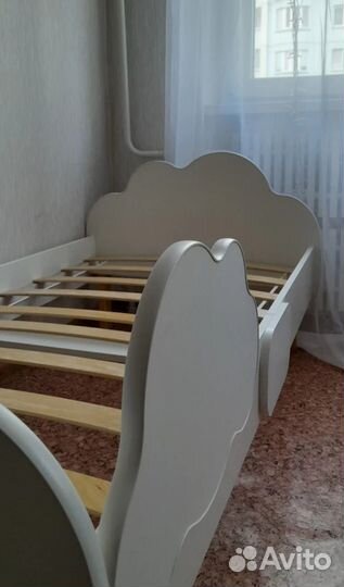 Деревянная детская кроватка 