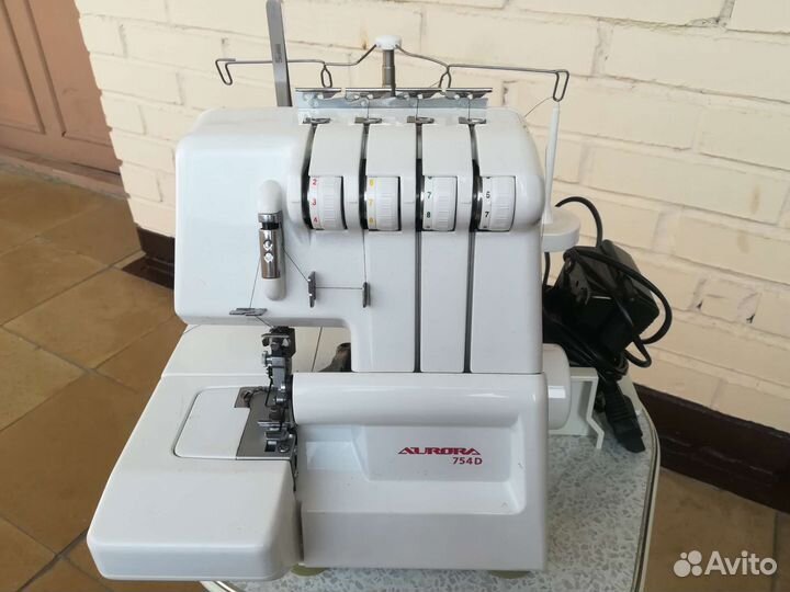 Оверлок Aurora 754D