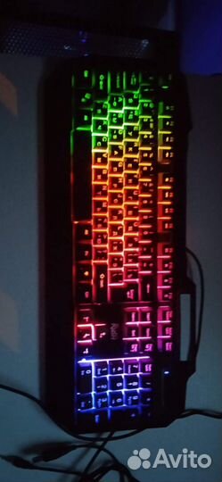 Игровая клавиатура и игровые наушники