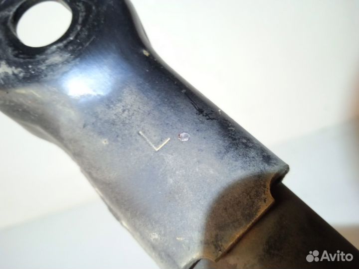 Кронштейн задней балки Левый Legacy 20157AE060