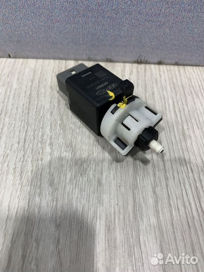 Датчик включения стоп сигнала Лягушка Hyundai sola