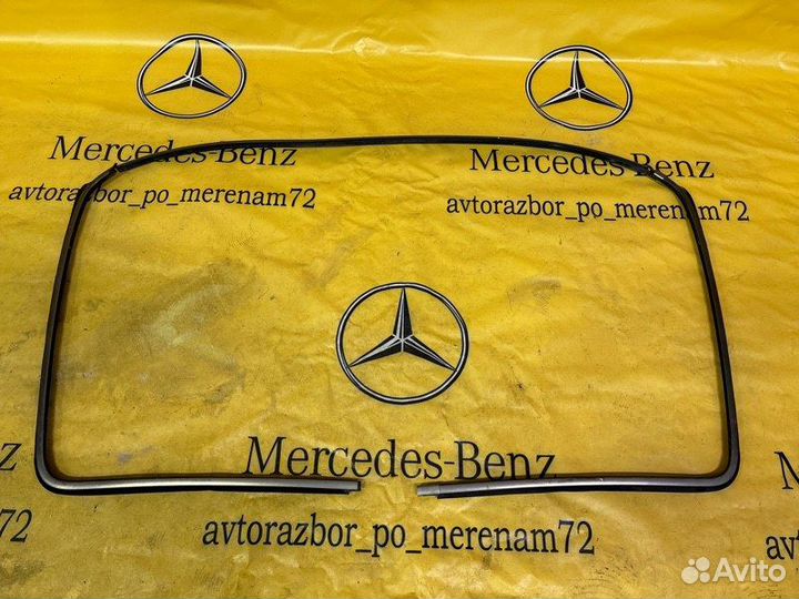 Молдинг заднего лобового стекла задний Mercedes