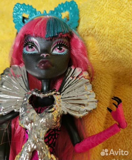 Кукла монстр хай Кети нуар бу Йорк, Тора цирк