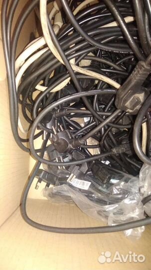 Кабели питания и VGA для подключения монитора