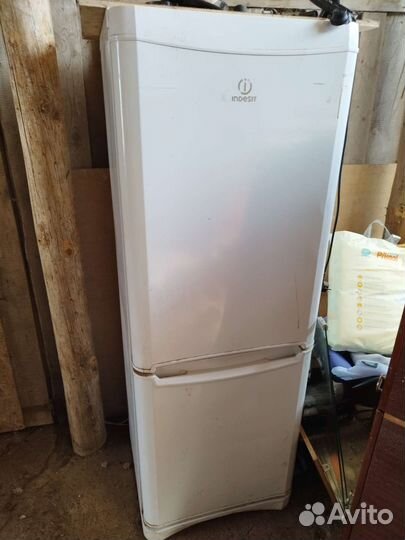 Холодильник indesit