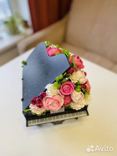 Букет из мыла в рояле