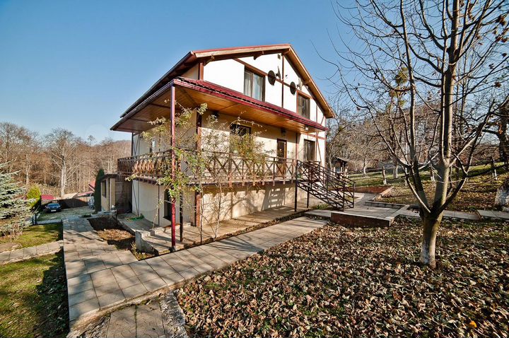 Коттедж 300 м² на участке 40 сот.