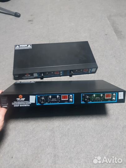 Вокальная радиосистема Arthur Forty U-9700B