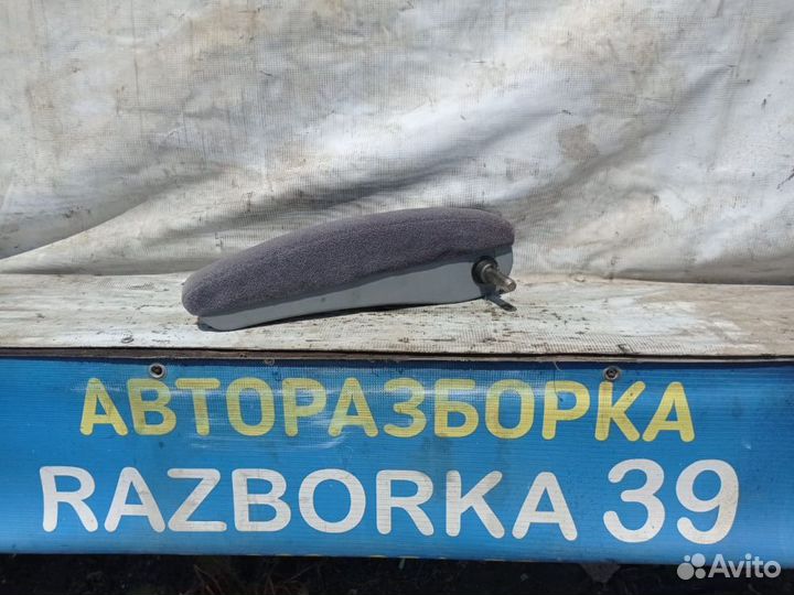W638 V-класс подлокотник правый сиденья 2-3 ряда