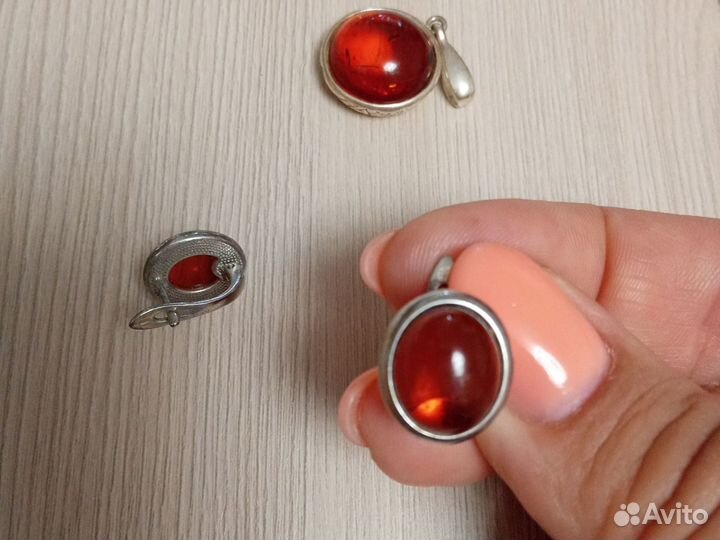 Серебряные серьги с янтарем