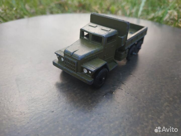 Металлическая машинка 