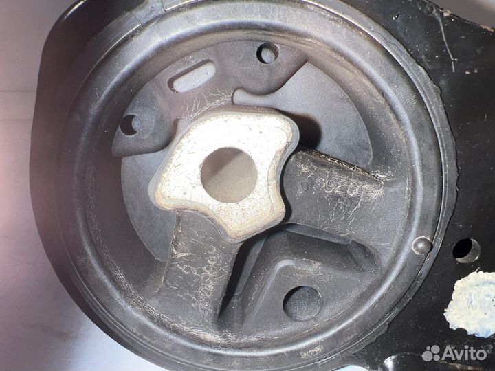 Опора двигателя правая новая Dodge Neon